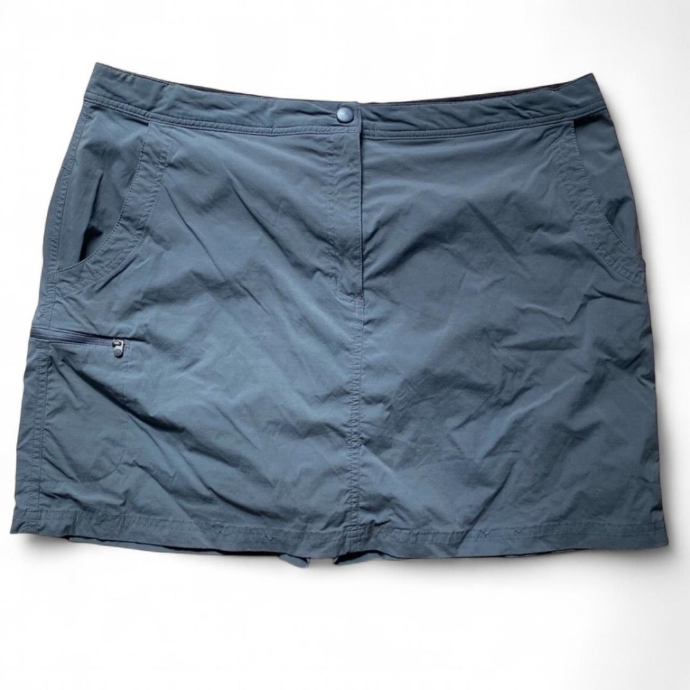 L.L.Bean slate gray hiking cargo mini skort with multiple pockets in size 18